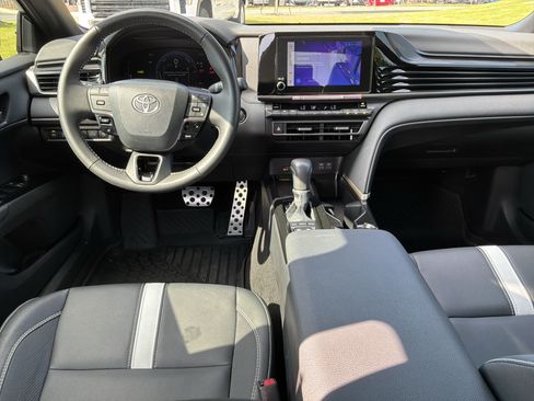 Used 2026 Toyota Camry SE FWD image 28