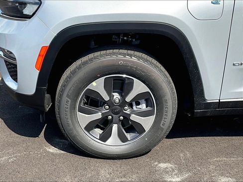 Used 2024 Jeep Grand Cherokee Limited 4xe AWD/4WD image 8