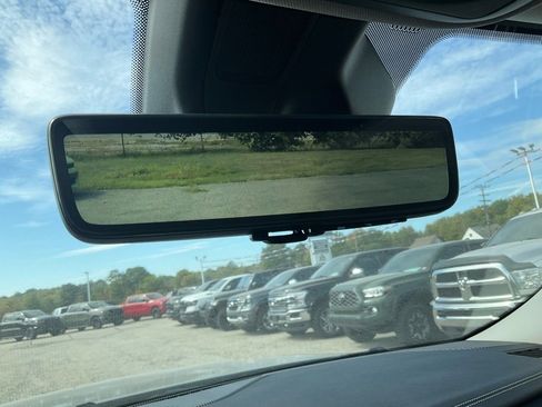 Used 2023 Jeep Grand Cherokee Limited w/ Luxury Tech Group II image 17