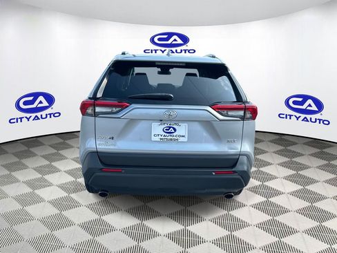 Used 2022 Toyota RAV4 XLE FWD image 5