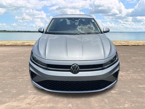 Used 2025 Volkswagen Jetta SE FWD image 2