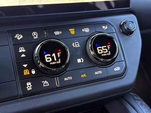 New 2026 Land Rover Defender 110 OCTA image 28