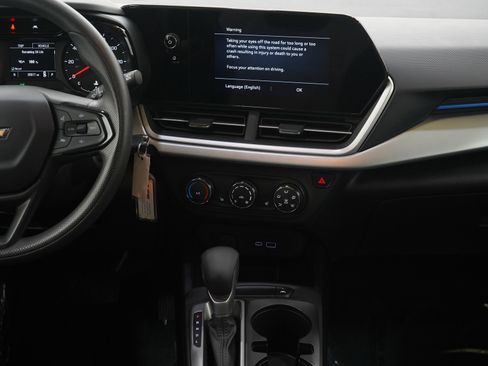 Used 2024 Chevrolet Trax LS w/ LS Convenience Package image 15
