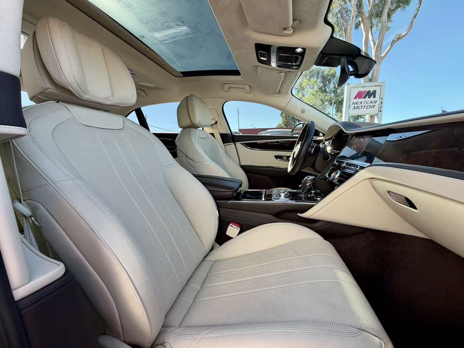 Used 2022 Bentley Flying Spur Plug-In Hybrid AWD/4WD image 12