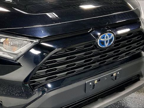 Used 2021 Toyota RAV4 XLE w/ Convenience Package image 29