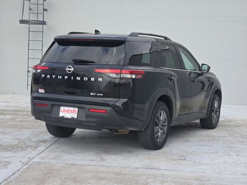 Used 2024 Nissan Pathfinder SV image 8
