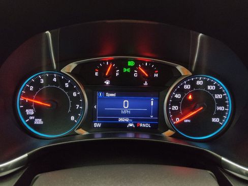 Used 2020 Chevrolet Equinox LT w/ Driver Convenience Package image 23