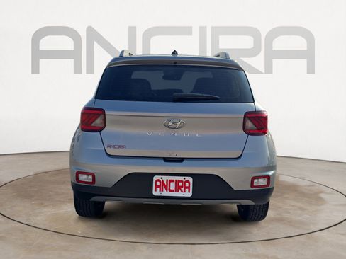 Used 2024 Hyundai Venue SEL image 9
