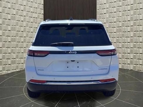 Certified 2023 Jeep Grand Cherokee Laredo AWD/4WD image 5