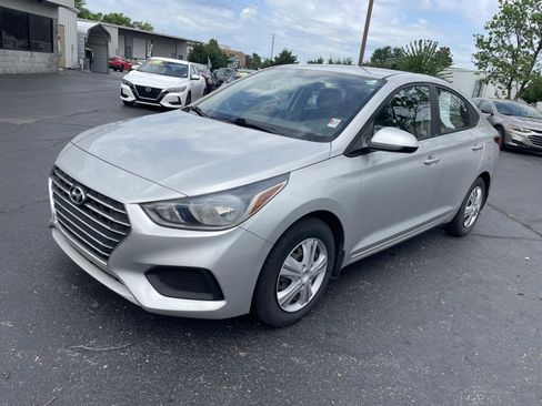 Used 2020 Hyundai Accent SE FWD image 2