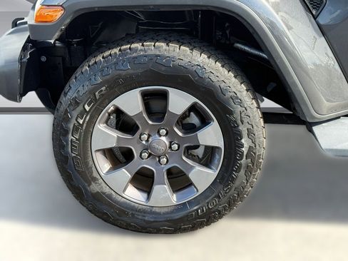 Used 2018 Jeep Wrangler Unlimited Sahara image 12