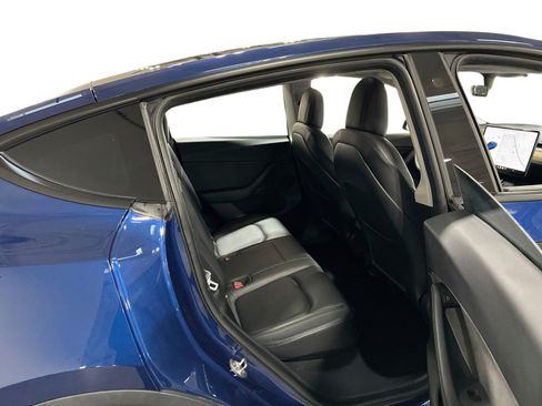 Certified 2021 Tesla Model Y Long Range AWD/4WD image 11