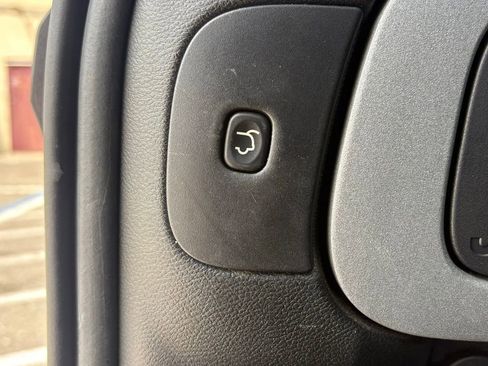 Used 2018 Jeep Cherokee Latitude Plus w/ Comfort/Convenience Group image 14