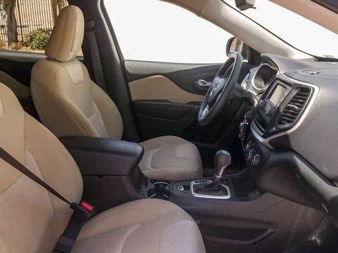 Used 2016 Jeep Cherokee Sport FWD image 16