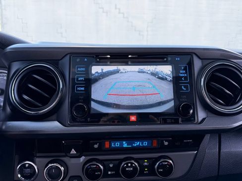 Used 2018 Toyota Tacoma TRD Off-Road AWD/4WD image 24