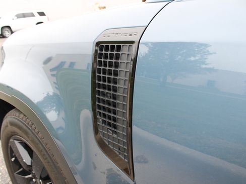 Used 2024 Land Rover Defender 110 S image 84