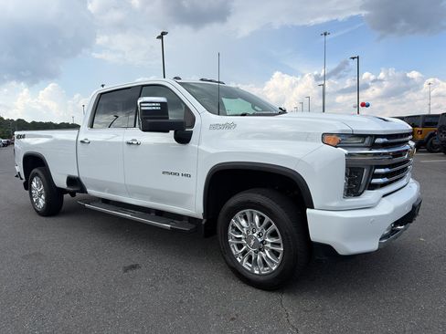 Used 2020 Chevrolet Silverado 2500 High Country AWD/4WD image 2
