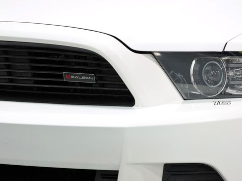 Used 2013 Ford Mustang GT RWD image 32