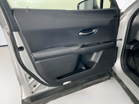 Used 2019 Lexus UX 200 w/ Accessory Package FWD image 19