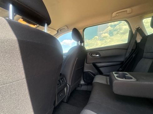 Used 2025 Nissan Rogue SV FWD image 37