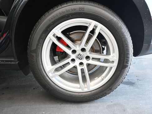 Certified 2023 Porsche Macan AWD/4WD image 19