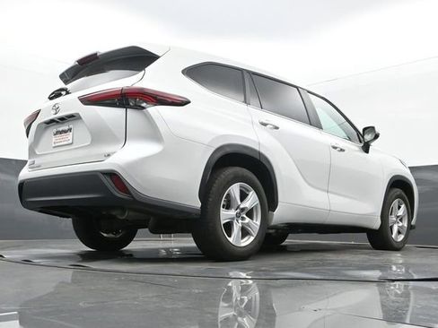 Used 2024 Toyota Highlander LE image 11