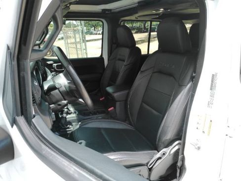 Used 2019 Jeep Wrangler Unlimited Sahara AWD/4WD image 15