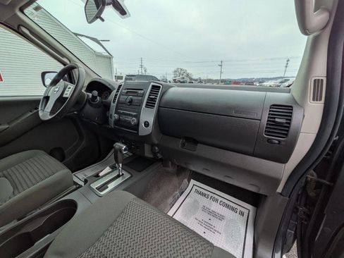 Used 2010 Nissan Frontier SE w/ SE Value Truck Pkg image 19