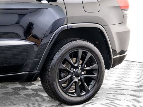 Used 2019 Jeep Grand Cherokee Altitude image 33