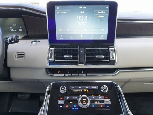 Used 2020 Lincoln Navigator Reserve w/ Luxury Package image 14