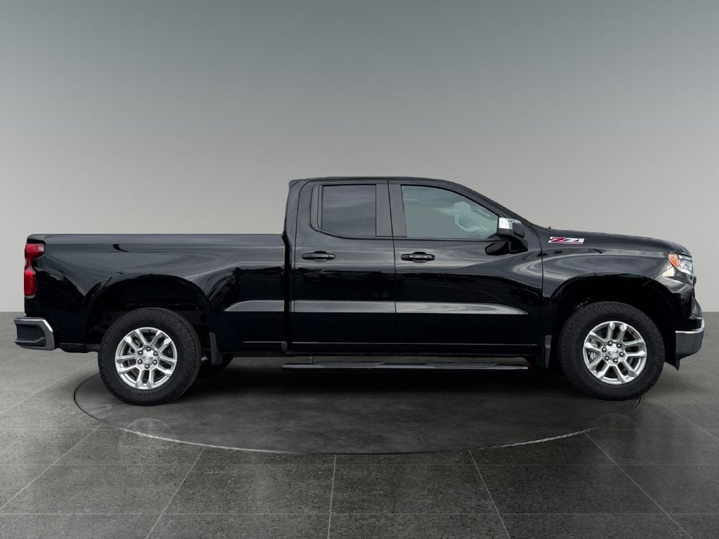 Used 2024 Chevrolet Silverado 1500 LT w/ Z71 Off-Road Package AWD/4WD image 11