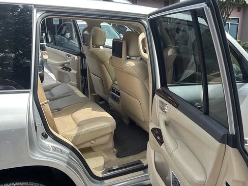 Used 2013 Lexus LX 570 4WD w/ Luxury Pkg image 22