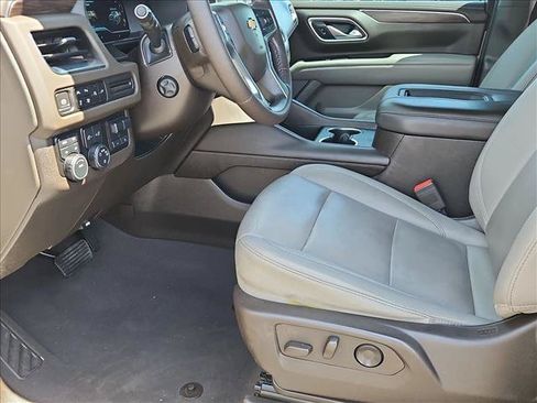 Certified 2022 Chevrolet Suburban LT w/ Luxury Package AWD/4WD image 23
