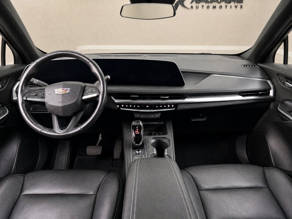 Used 2024 Cadillac XT4 Luxury w/ Cold Weather Package FWD image 10