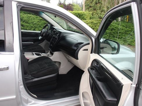Used 2012 Dodge Grand Caravan Crew FWD image 13