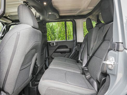 Used 2025 Jeep Wrangler Unlimited Sahara AWD/4WD image 29