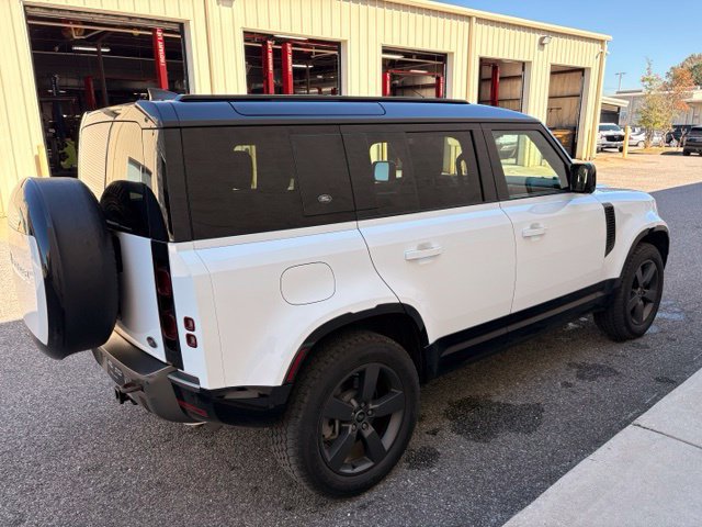 Used 2023 Land Rover Defender 110 X-Dynamic SE AWD/4WD image 4