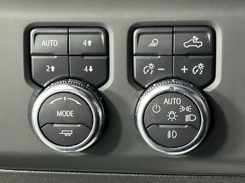 Used 2024 GMC Sierra 2500 AT4 w/ AT4 Premium Plus Package AWD/4WD image 27