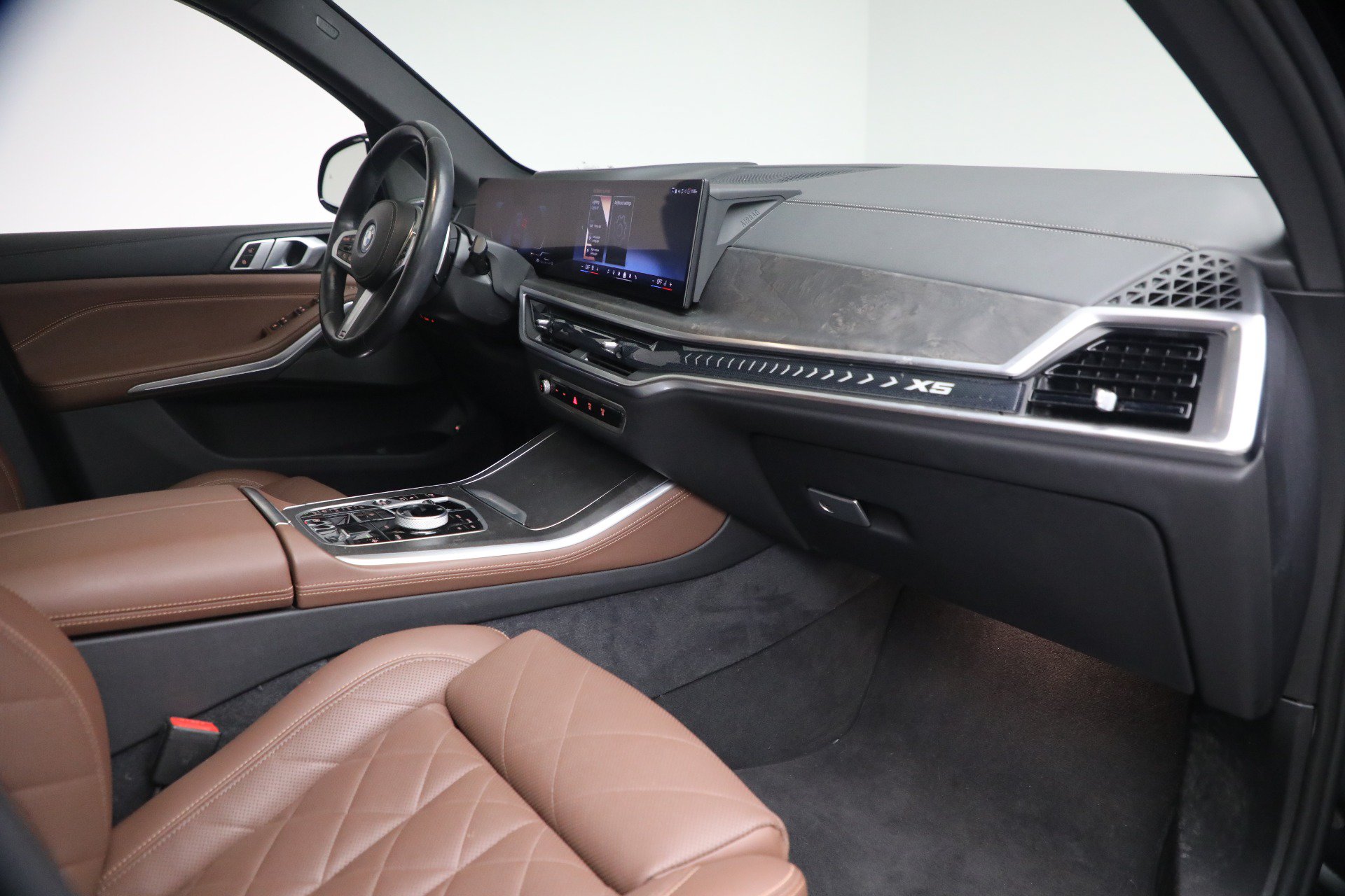 Used 2024 BMW X5 xDrive50e w/ Executive Package AWD/4WD image 18