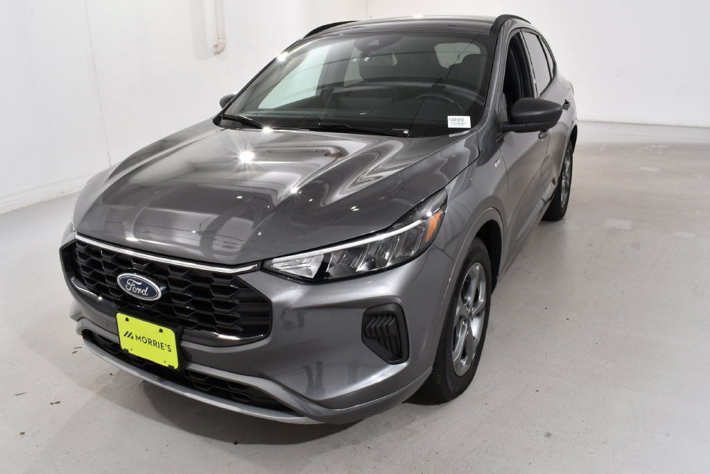 Used 2023 Ford Escape ST-Line w/ Tech Pack #1 AWD/4WD image 2
