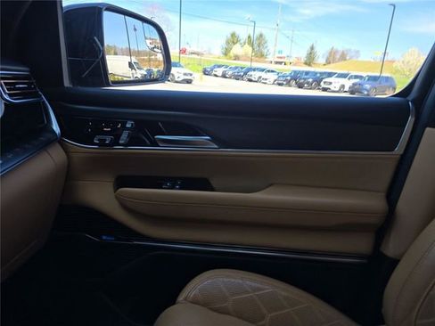 Used 2024 Jeep Grand Wagoneer Series III w/ Rear Seat Video Group 1 AWD/4WD image 25