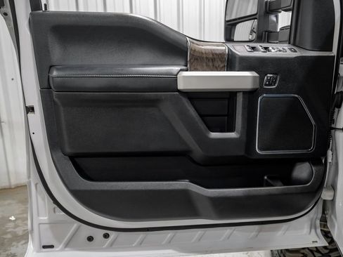 Used 2019 Ford F250 Lariat w/ Lariat Value Package AWD/4WD image 43