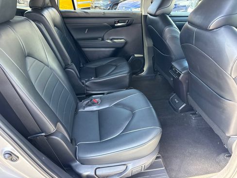 Used 2023 Toyota Highlander XLE AWD/4WD image 20