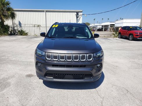 Used 2022 Jeep Compass Latitude image 2