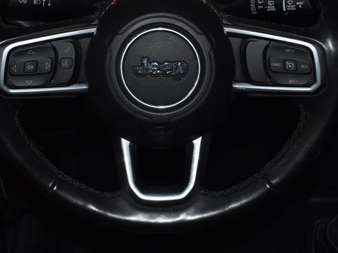 Used 2022 Jeep Wrangler Unlimited Sahara image 26