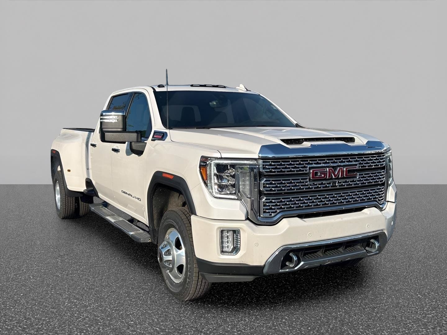 Used 2021 GMC Sierra 3500 Denali w/ Denali Ultimate Package AWD/4WD image 3