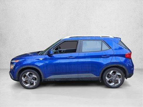 Used 2023 Hyundai Venue SEL FWD image 8