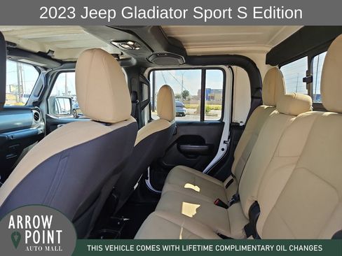 Used 2023 Jeep Gladiator Sport AWD/4WD image 18