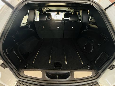 Used 2016 Jeep Grand Cherokee Overland AWD/4WD image 10