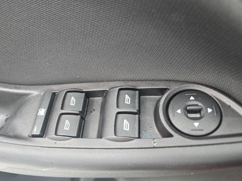 Used 2018 Ford Focus SE w/ SE Appearance Package image 26